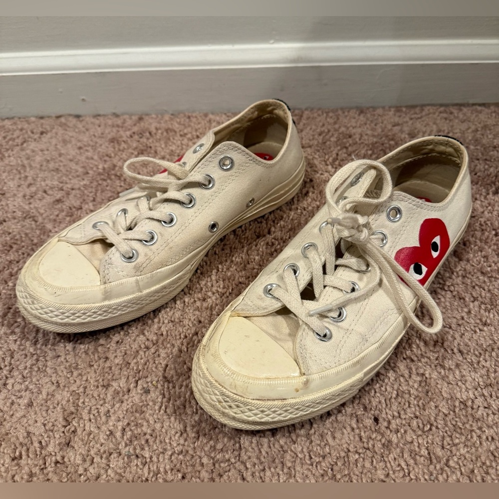 PLAY Comme des Garcons Converse cream sneakers with single red heart design